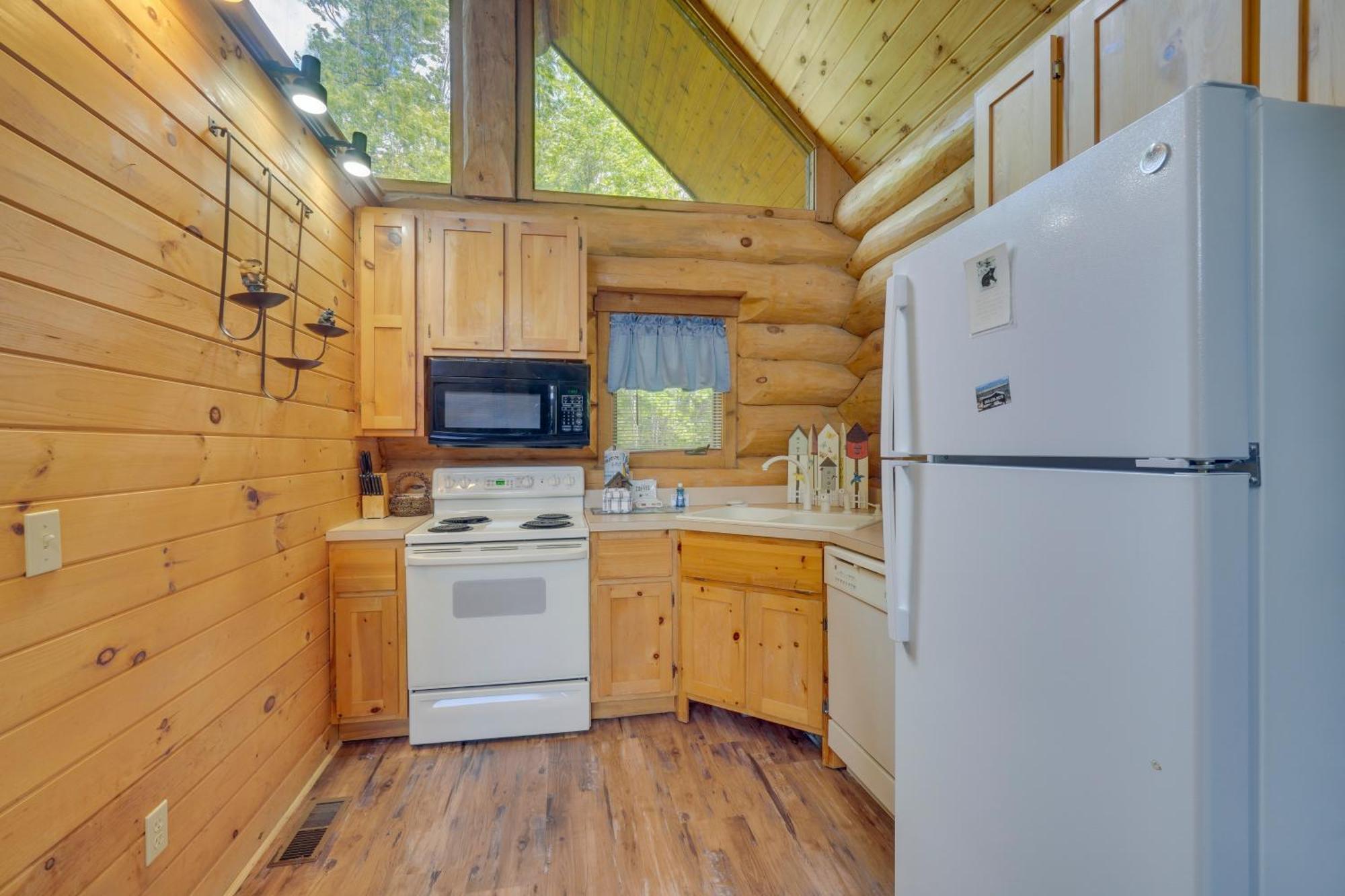Gatlinburg Cabin With Hot Tub About 11 Miles To Downtown Exterior foto
