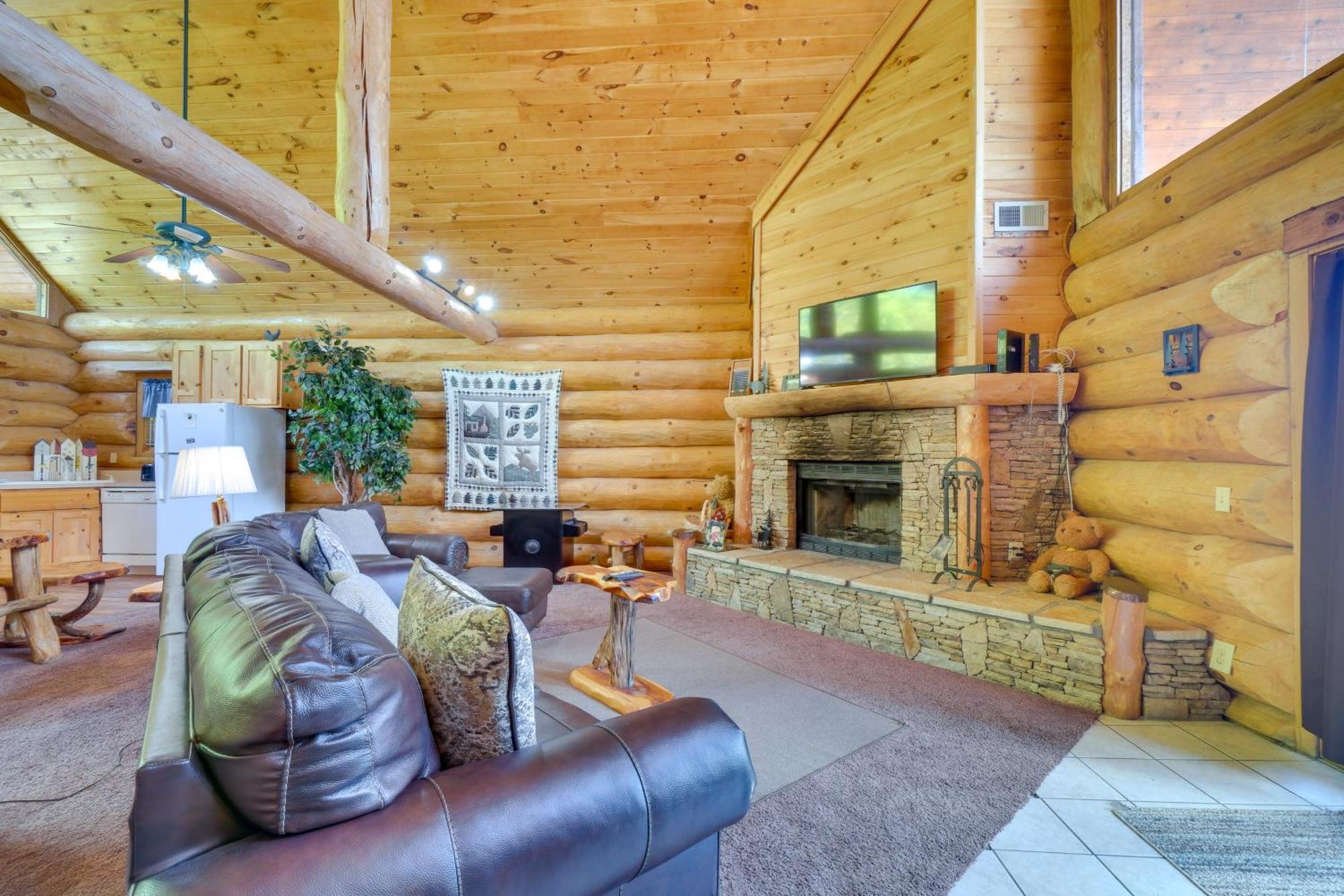 Gatlinburg Cabin With Hot Tub About 11 Miles To Downtown Exterior foto