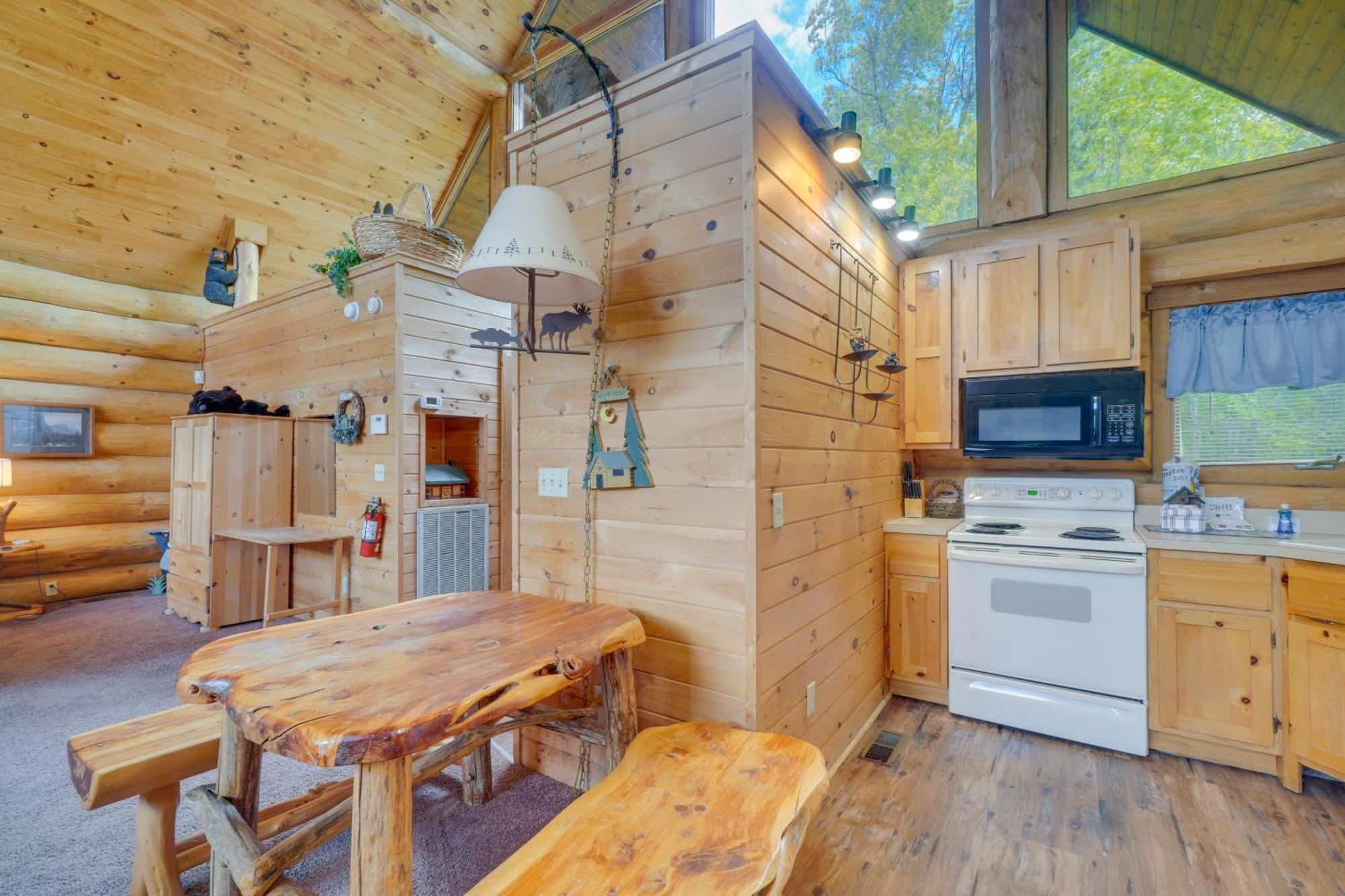 Gatlinburg Cabin With Hot Tub About 11 Miles To Downtown Exterior foto