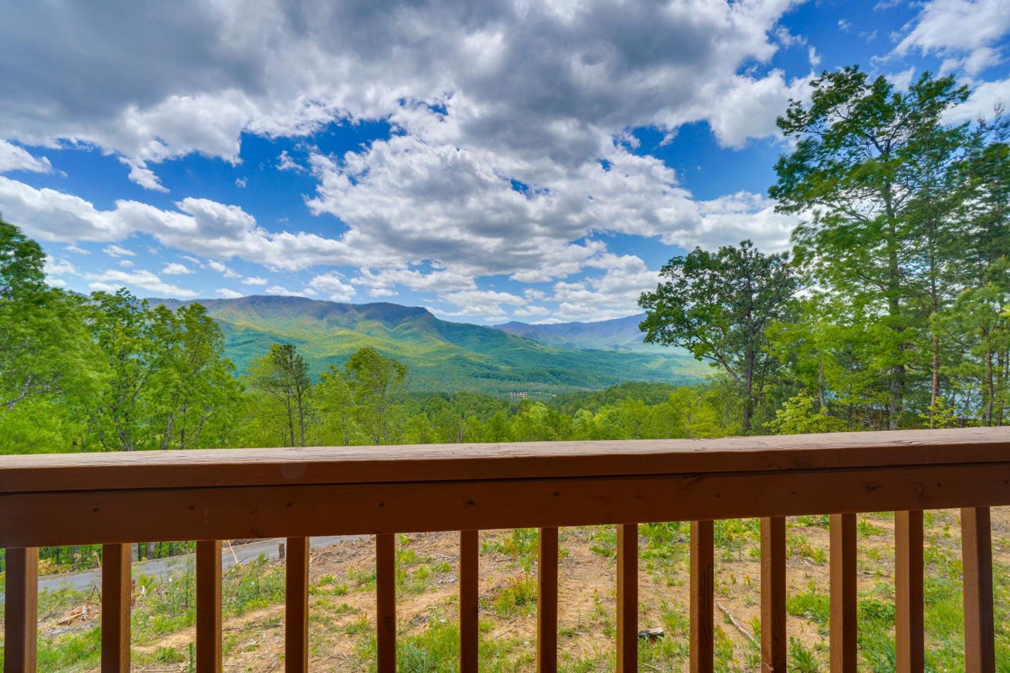 Gatlinburg Cabin With Hot Tub About 11 Miles To Downtown Exterior foto
